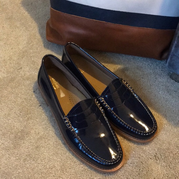 Weejuns Shoes - Weejuns navy patent shoes....